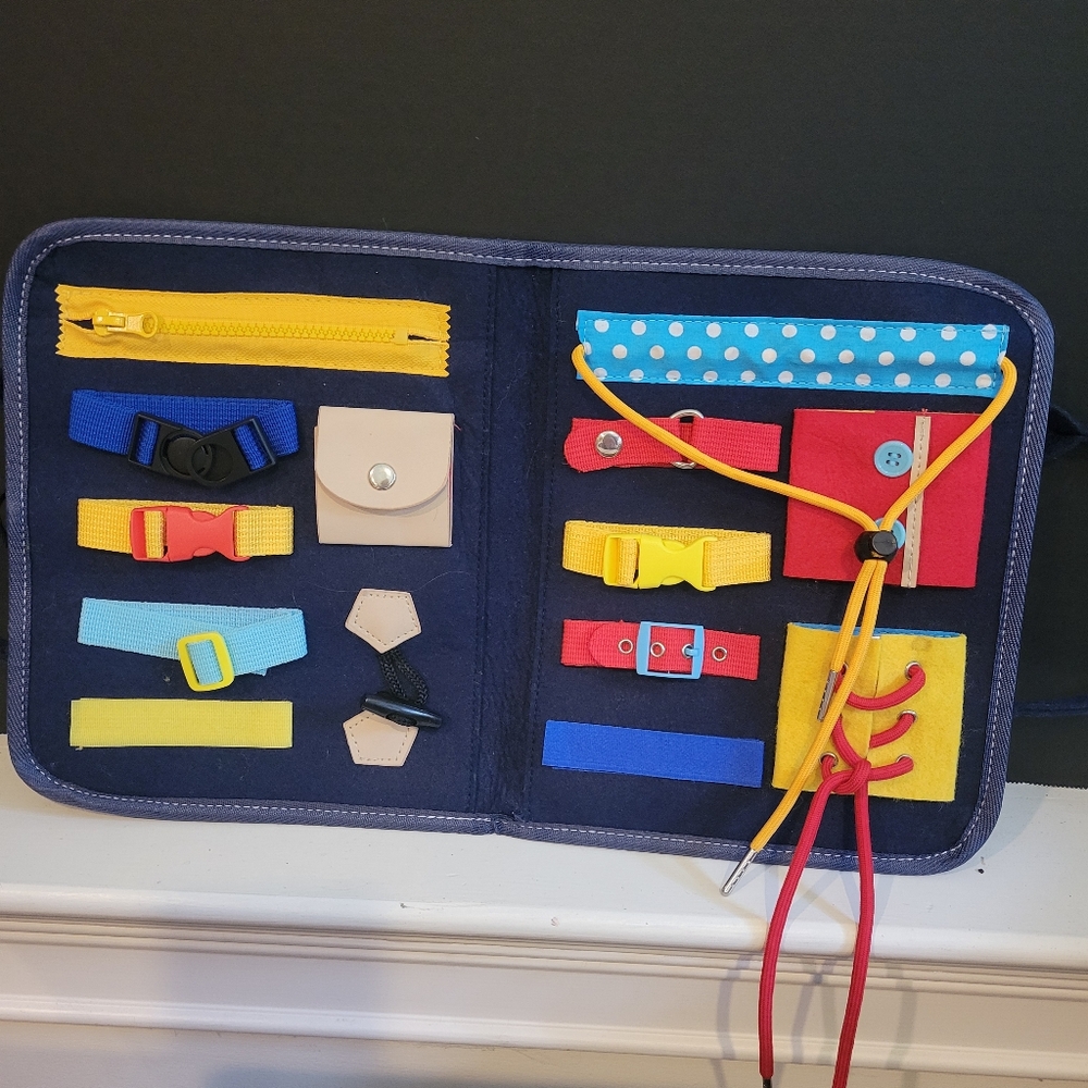 Busy Board Learn to Dress Folding Case